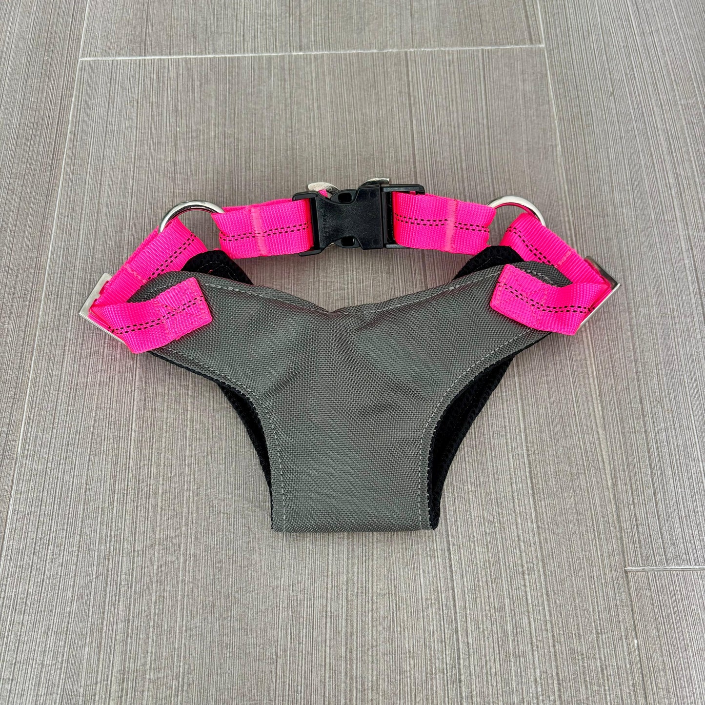 Pechera Street Hook Gris y Fucsia S
